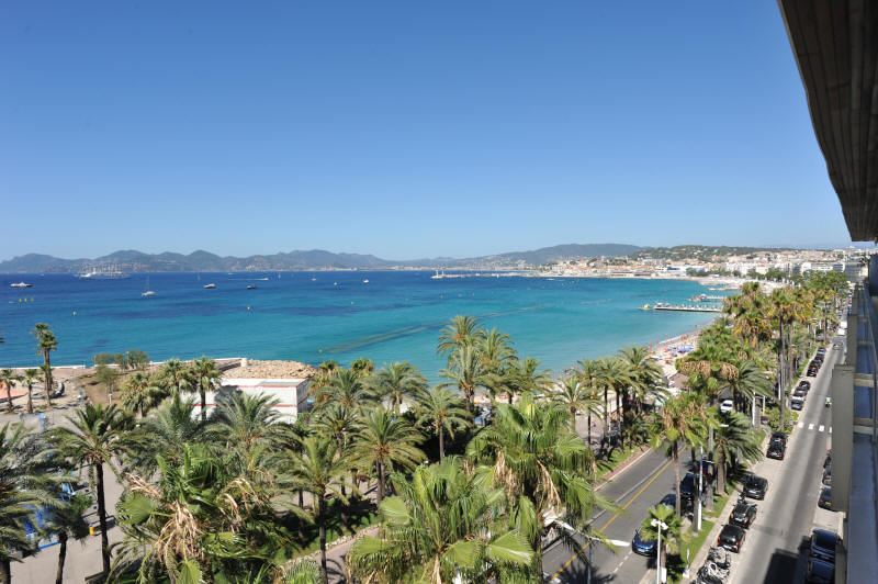 Cannes Locations, appartements et villas en location  Cannes, copyrights John and John Real Estate, photo Rf 088-02