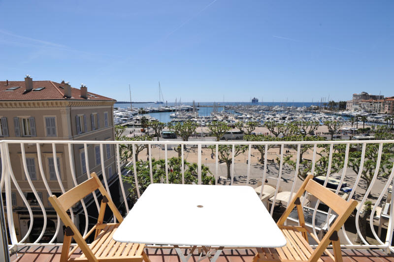 Cannes Locations, appartements et villas en location  Cannes, copyrights John and John Real Estate, photo Rf 098-11