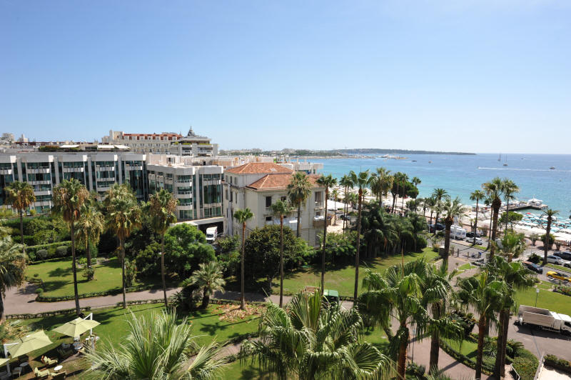Cannes Locations, appartements et villas en location  Cannes, copyrights John and John Real Estate, photo Rf 134-16
