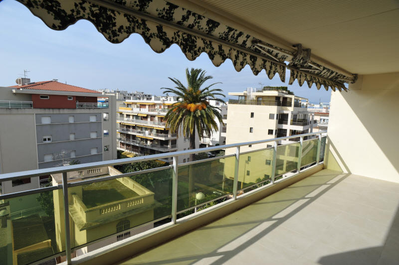 Cannes Locations, appartements et villas en location  Cannes, copyrights John and John Real Estate, photo Rf 155-01