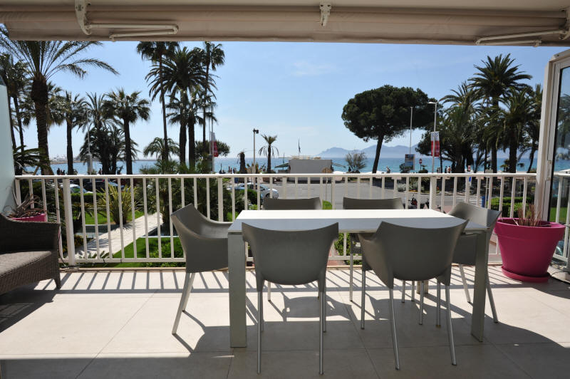 Cannes Locations, appartements et villas en location  Cannes, copyrights John and John Real Estate, photo Rf 158-01