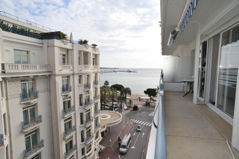 Cannes Locations, appartements et villas en location  Cannes, copyrights John and John Real Estate, photo Rf 238-01