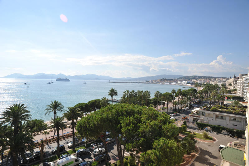 Cannes Locations, appartements et villas en location  Cannes, copyrights John and John Real Estate, photo Rf 254-03