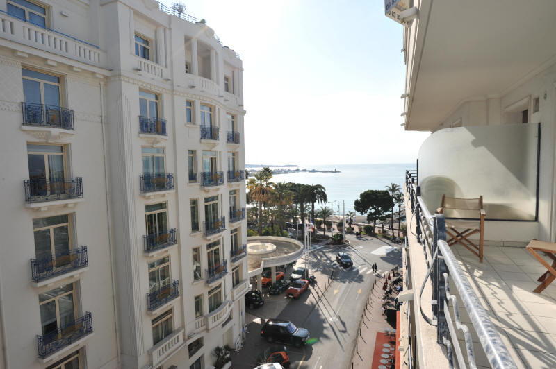 Cannes Locations, appartements et villas en location  Cannes, copyrights John and John Real Estate, photo Rf 260-01