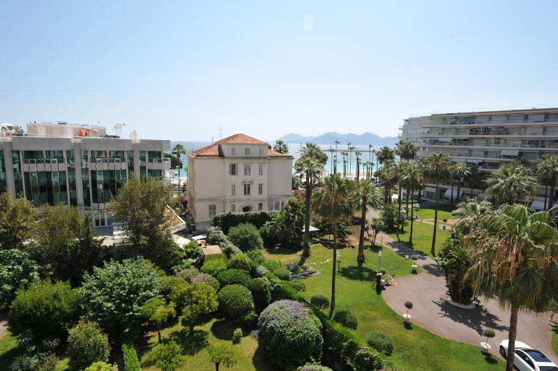 Cannes Locations, appartements et villas en location  Cannes, copyrights John and John Real Estate, photo Rf 270-01