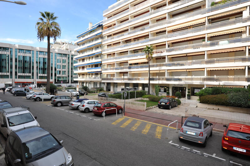 Cannes Locations, appartements et villas en location  Cannes, copyrights John and John Real Estate, photo Rf 282-03