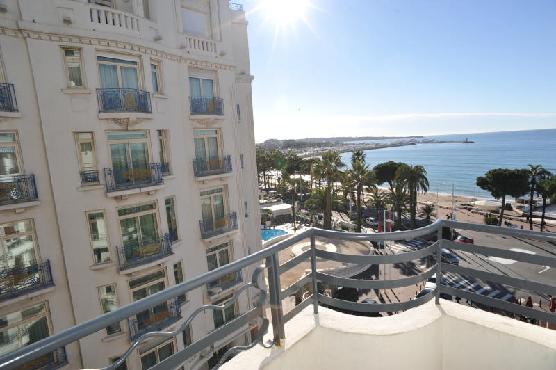 Cannes Locations, appartements et villas en location  Cannes, copyrights John and John Real Estate, photo Rf 296-02