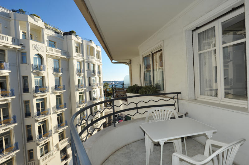 Cannes Locations, appartements et villas en location  Cannes, copyrights John and John Real Estate, photo Rf 013-02