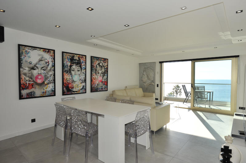 Cannes Locations, appartements et villas en location  Cannes, copyrights John and John Real Estate, photo Rf 017-08
