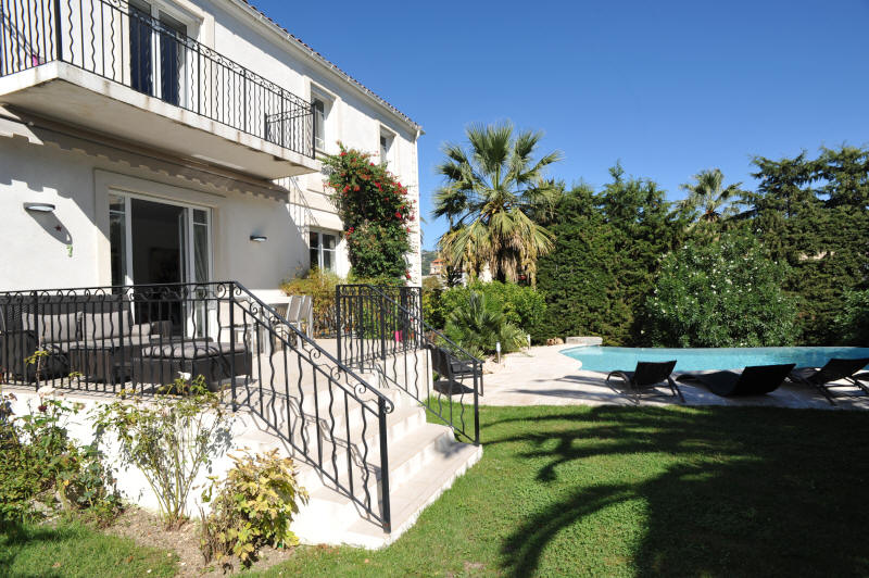 Cannes Locations, appartements et villas en location  Cannes, copyrights John and John Real Estate, photo Rf 030-05