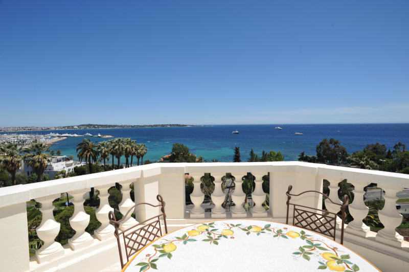 Cannes Locations, appartements et villas en location  Cannes, copyrights John and John Real Estate, photo Rf 034-05