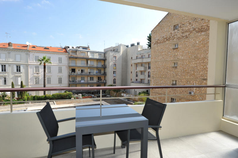 Cannes Locations, appartements et villas en location  Cannes, copyrights John and John Real Estate, photo Rf 050-02