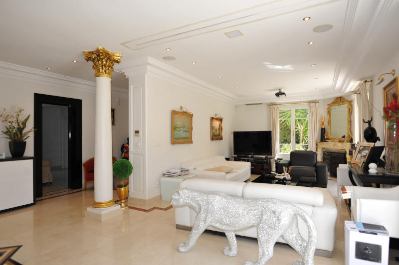 Cannes Locations, appartements et villas en location  Cannes, copyrights John and John Real Estate, photo Rf 053-05