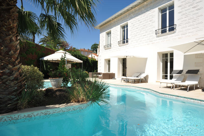 Cannes Locations, appartements et villas en location  Cannes, copyrights John and John Real Estate, photo Rf 053-38