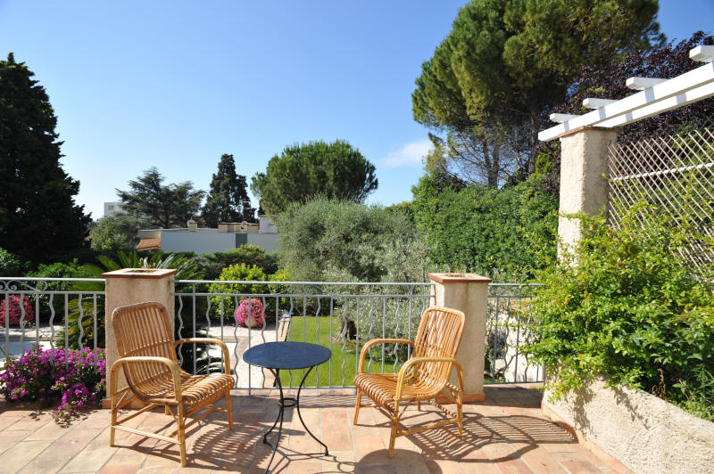 Cannes Locations, appartements et villas en location  Cannes, copyrights John and John Real Estate, photo Rf 060-06