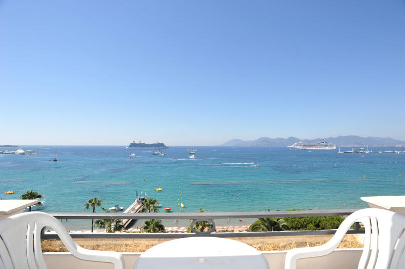 Cannes Locations, appartements et villas en location  Cannes, copyrights John and John Real Estate, photo Rf 062-01