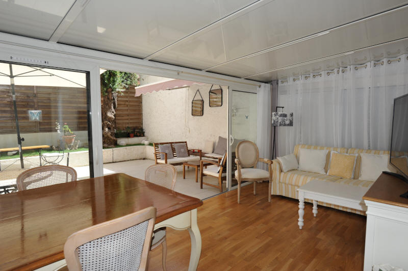 Cannes Locations, appartements et villas en location  Cannes, copyrights John and John Real Estate, photo Rf 122-06