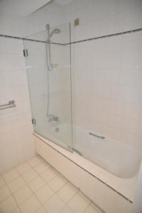 Cannes Locations, appartements et villas en location  Cannes, copyrights John and John Real Estate, photo Rf 128-13