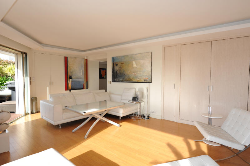 Cannes Locations, appartements et villas en location  Cannes, copyrights John and John Real Estate, photo Rf 129-12