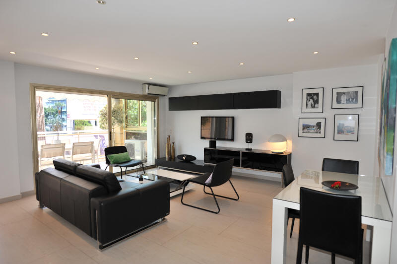 Cannes Locations, appartements et villas en location  Cannes, copyrights John and John Real Estate, photo Rf 136-07