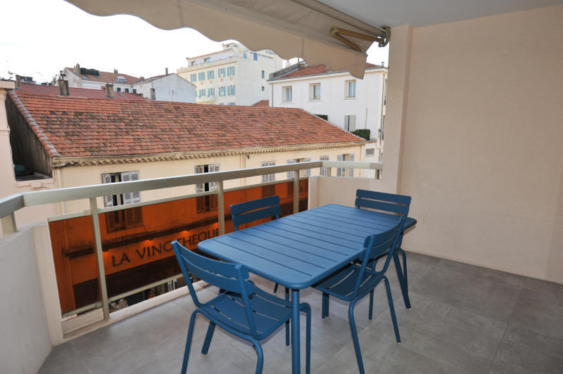 Cannes Locations, appartements et villas en location  Cannes, copyrights John and John Real Estate, photo Rf 140-01