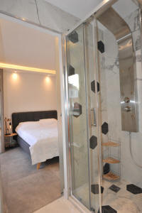 Cannes Locations, appartements et villas en location  Cannes, copyrights John and John Real Estate, photo Rf 140-18