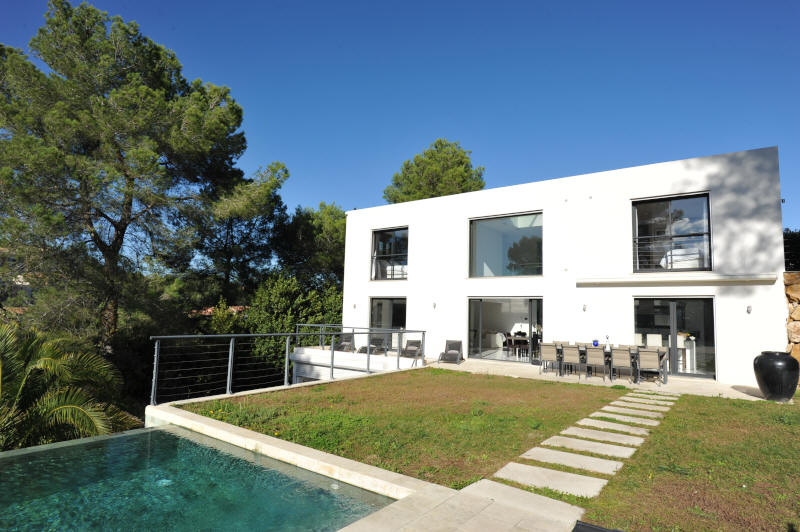 Cannes Locations, appartements et villas en location  Cannes, copyrights John and John Real Estate, photo Rf 157-08