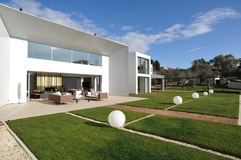 Cannes Locations, appartements et villas en location  Cannes, copyrights John and John Real Estate, photo Rf 165-01