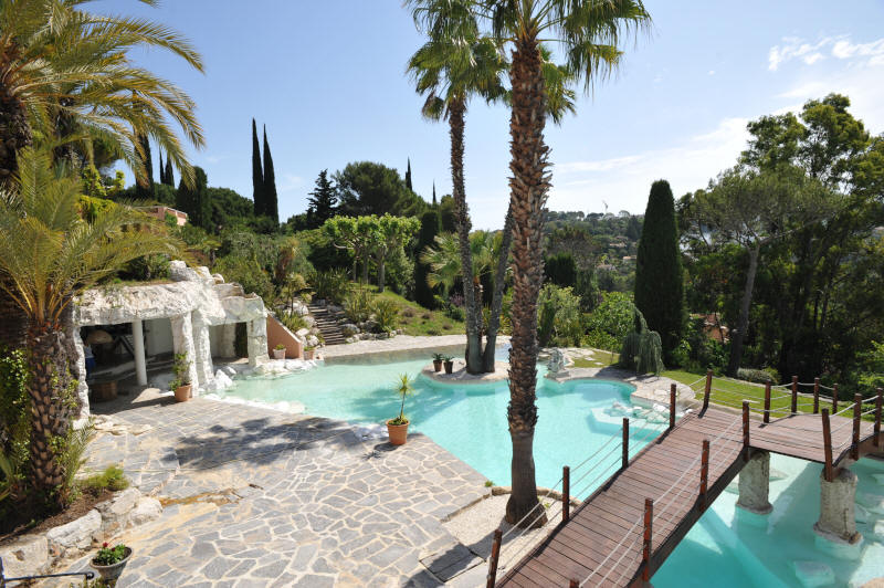 Cannes Locations, appartements et villas en location  Cannes, copyrights John and John Real Estate, photo Rf 168-04