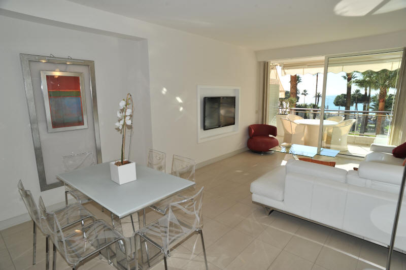 Cannes Locations, appartements et villas en location  Cannes, copyrights John and John Real Estate, photo Rf 169-01