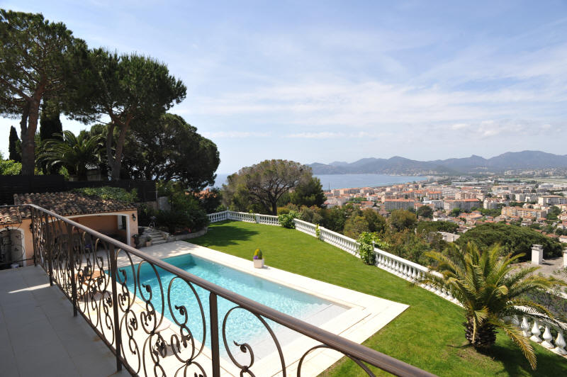 Cannes Locations, appartements et villas en location  Cannes, copyrights John and John Real Estate, photo Rf 179-20