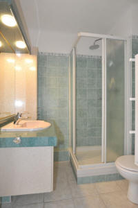 Cannes Locations, appartements et villas en location  Cannes, copyrights John and John Real Estate, photo Rf 182-11