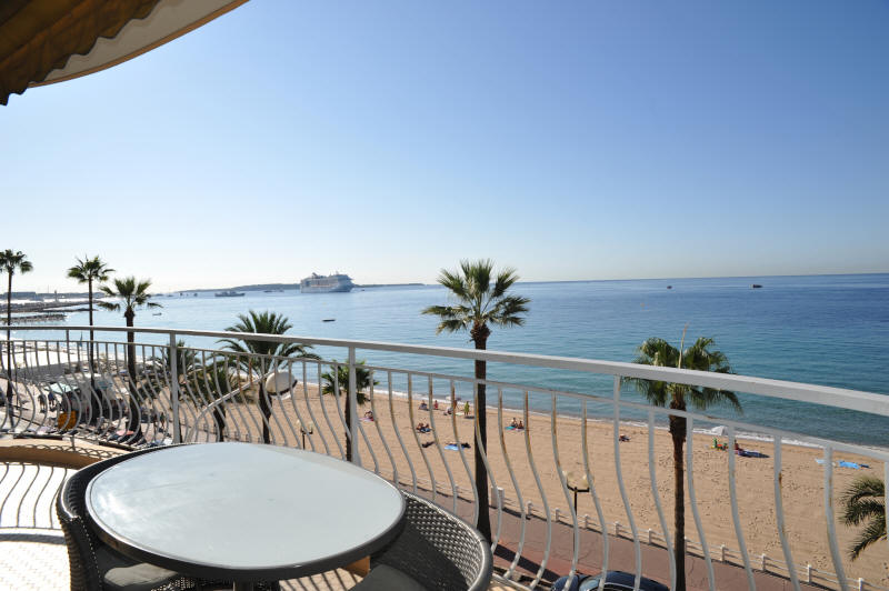 Cannes Locations, appartements et villas en location  Cannes, copyrights John and John Real Estate, photo Rf 197-01