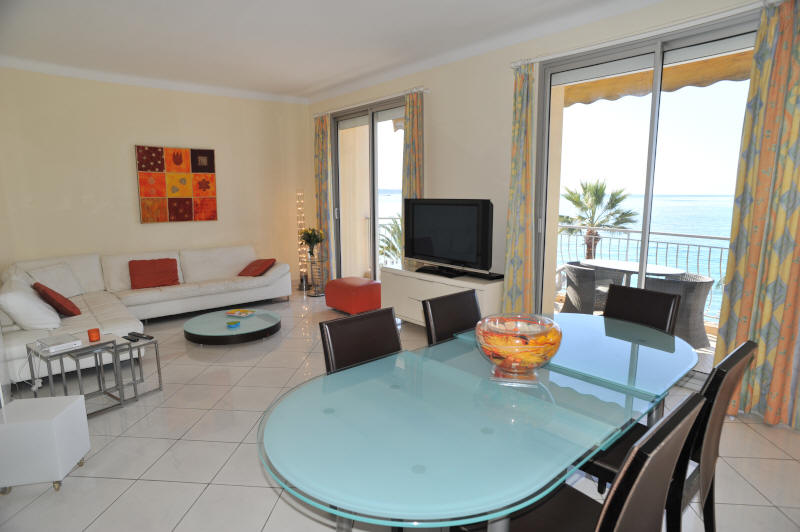 Cannes Locations, appartements et villas en location  Cannes, copyrights John and John Real Estate, photo Rf 197-03