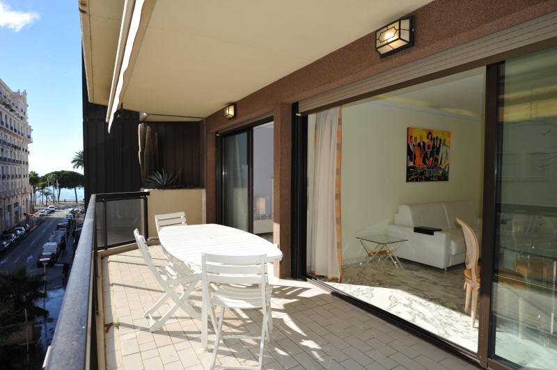 Cannes Locations, appartements et villas en location  Cannes, copyrights John and John Real Estate, photo Rf 199-02