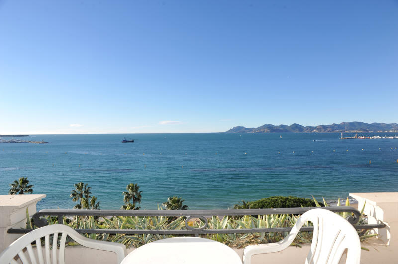 Cannes Locations, appartements et villas en location  Cannes, copyrights John and John Real Estate, photo Rf 209-09