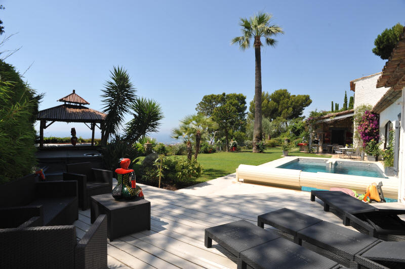 Cannes Locations, appartements et villas en location  Cannes, copyrights John and John Real Estate, photo Rf 216-02