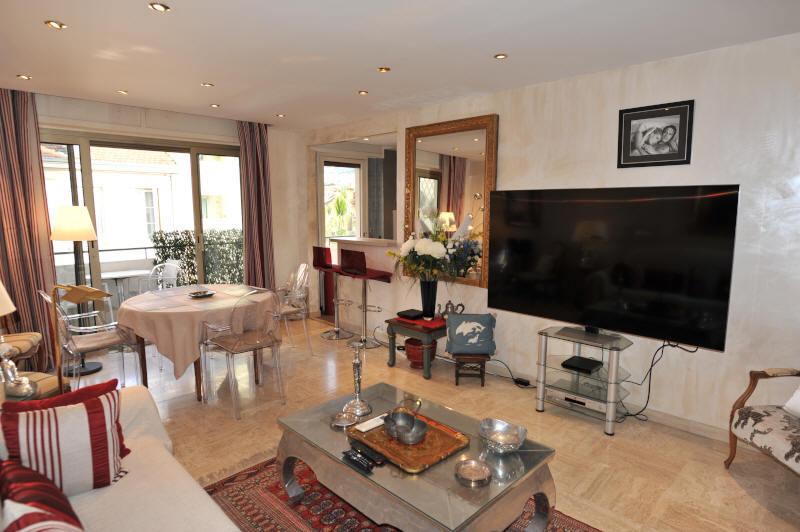 Cannes Locations, appartements et villas en location  Cannes, copyrights John and John Real Estate, photo Rf 222-06