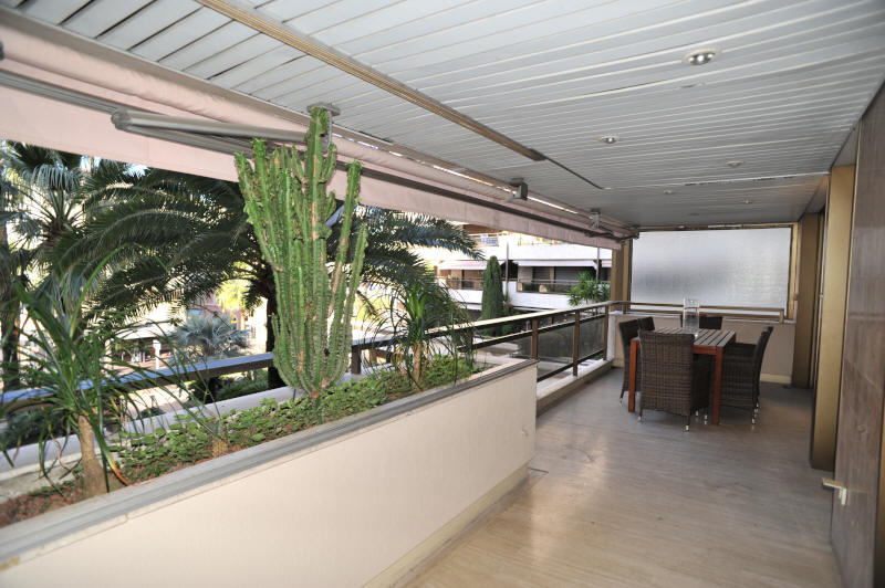 Cannes Locations, appartements et villas en location  Cannes, copyrights John and John Real Estate, photo Rf 230-01