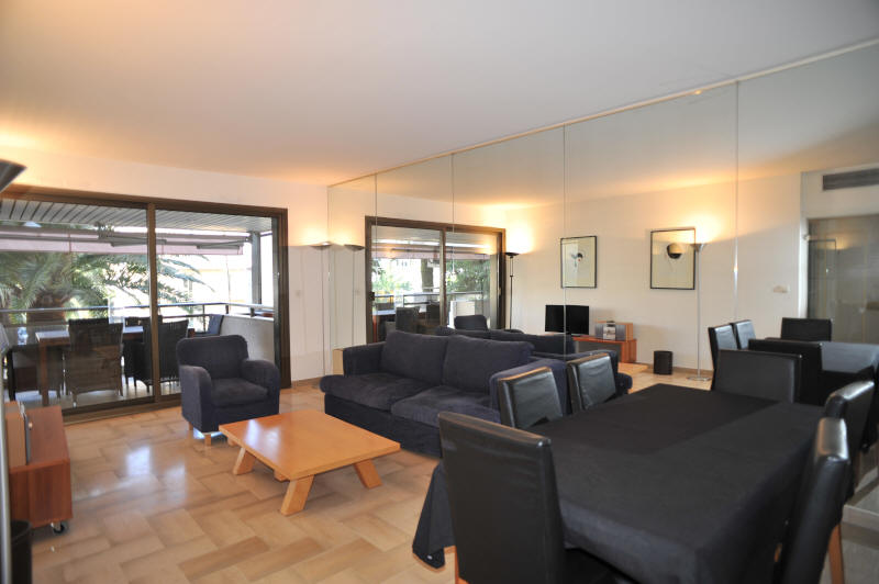 Cannes Locations, appartements et villas en location  Cannes, copyrights John and John Real Estate, photo Rf 230-09