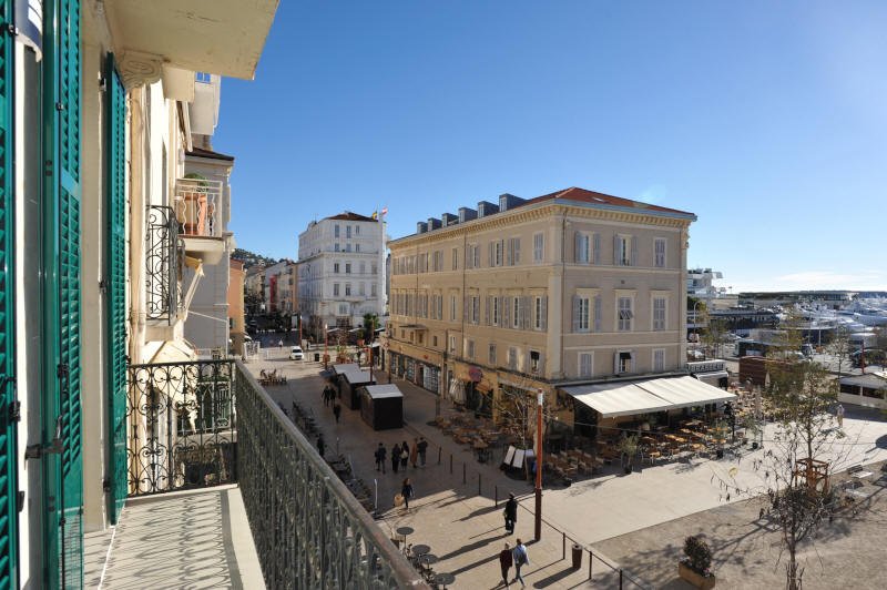 Cannes Locations, appartements et villas en location  Cannes, copyrights John and John Real Estate, photo Rf 242-01