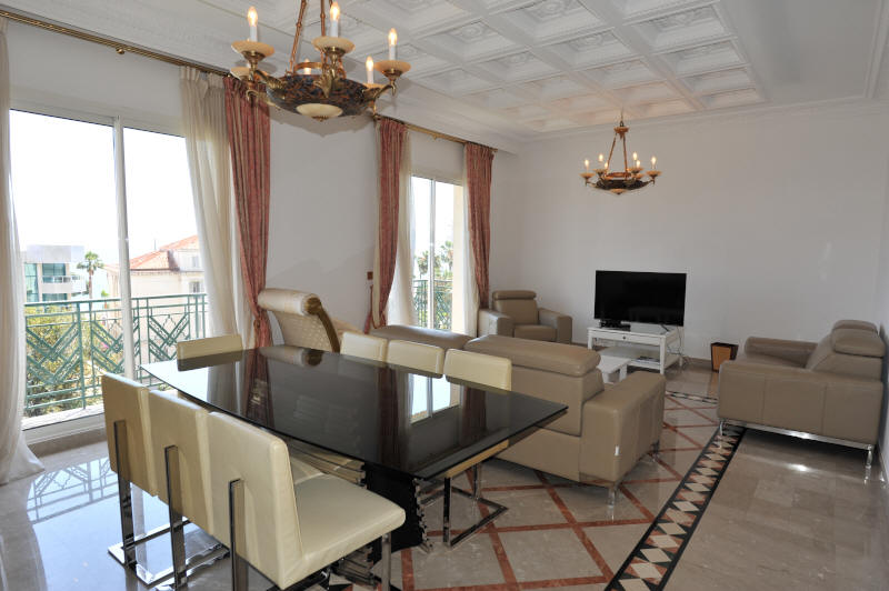 Cannes Locations, appartements et villas en location  Cannes, copyrights John and John Real Estate, photo Rf 270-05