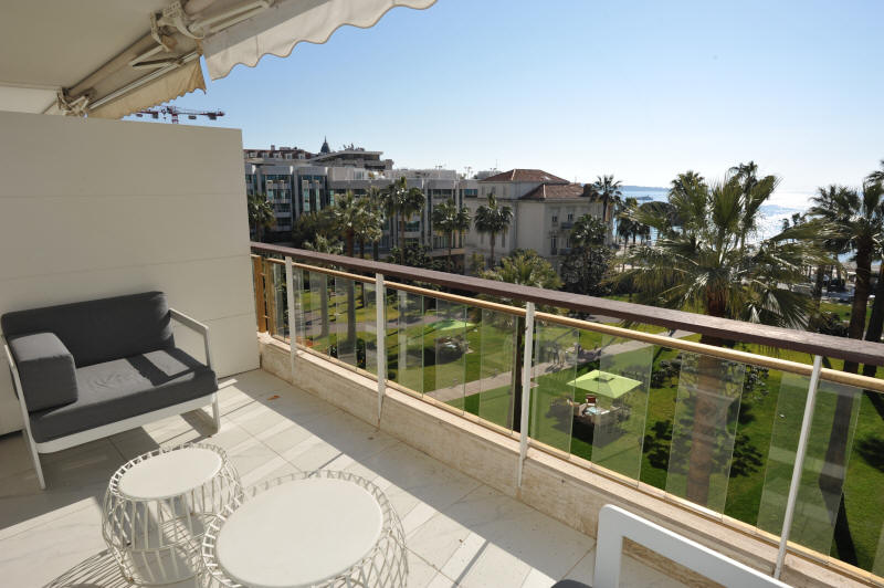 Cannes Locations, appartements et villas en location  Cannes, copyrights John and John Real Estate, photo Rf 275-02