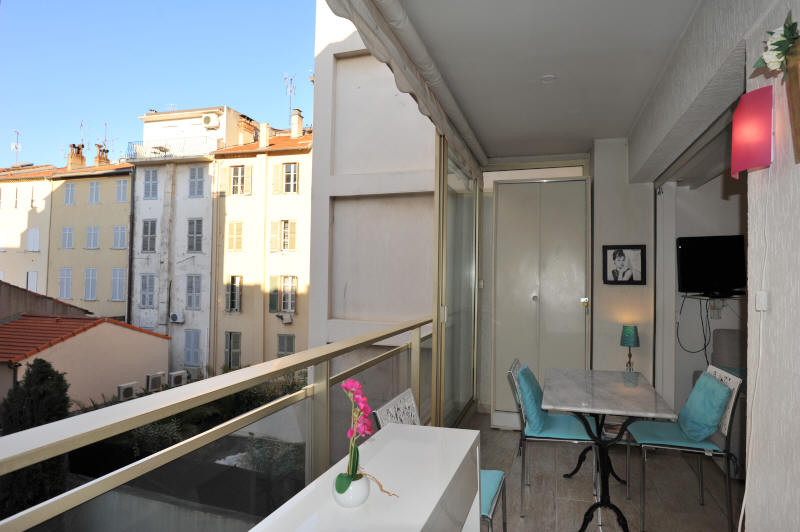 Cannes Locations, appartements et villas en location  Cannes, copyrights John and John Real Estate, photo Rf 300-03