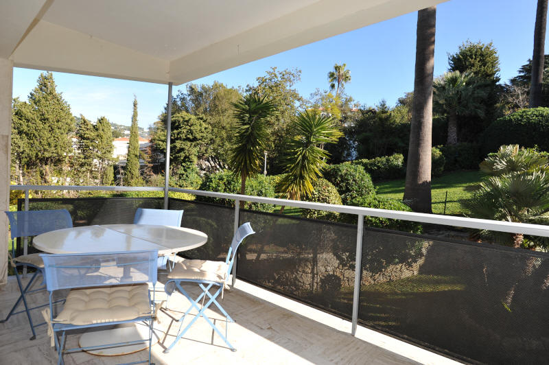 Cannes Locations, appartements et villas en location  Cannes, copyrights John and John Real Estate, photo Rf 304-11