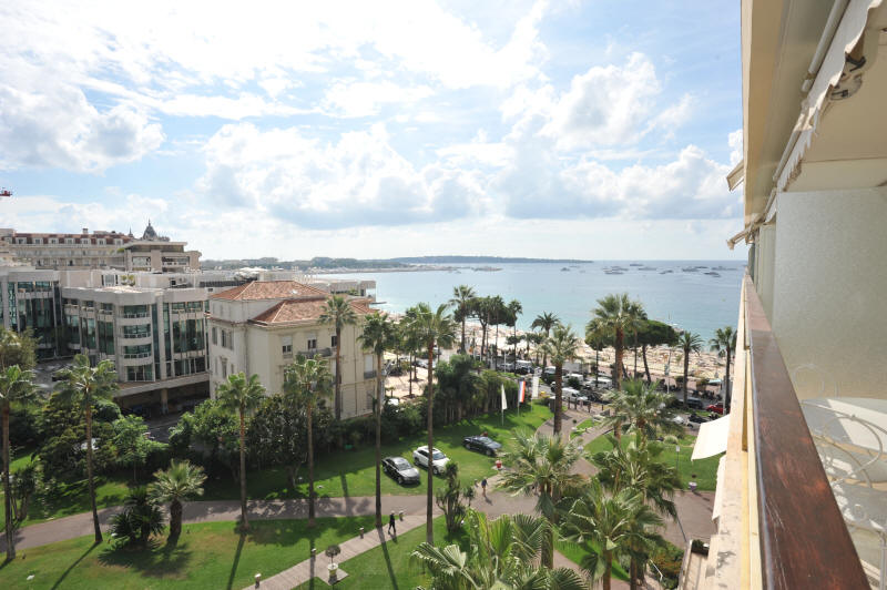 Cannes Locations, appartements et villas en location  Cannes, copyrights John and John Real Estate, photo Rf 310-02