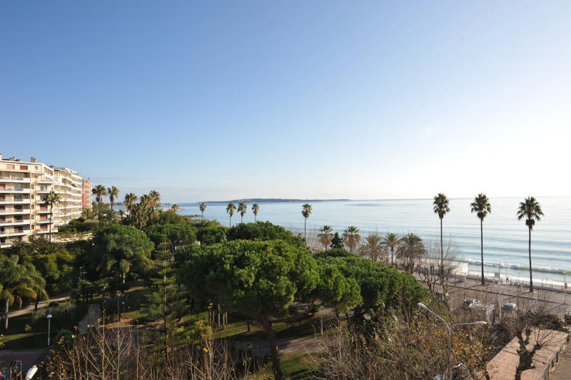 Cannes Locations, appartements et villas en location  Cannes, copyrights John and John Real Estate, photo Rf 325-05