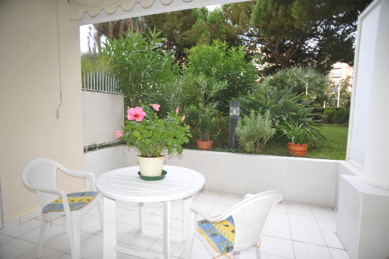 Cannes Locations, appartements et villas en location  Cannes, copyrights John and John Real Estate, photo Rf 328-01