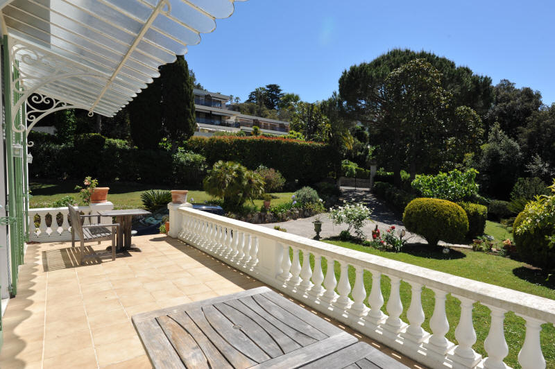 Cannes Locations, appartements et villas en location  Cannes, copyrights John and John Real Estate, photo Rf 350-03