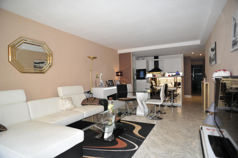 Cannes Locations, appartements et villas en location  Cannes, copyrights John and John Real Estate, photo Rf 390-05